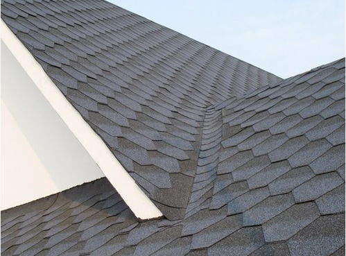 山東多彩瀝青瓦與貴弘建材 探索瀝青瓦在家居裝修中的多元化應(yīng)用